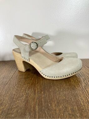 New Dansko Taytum Closed Toe Pump Women’s Size 6.5-7 Taupe